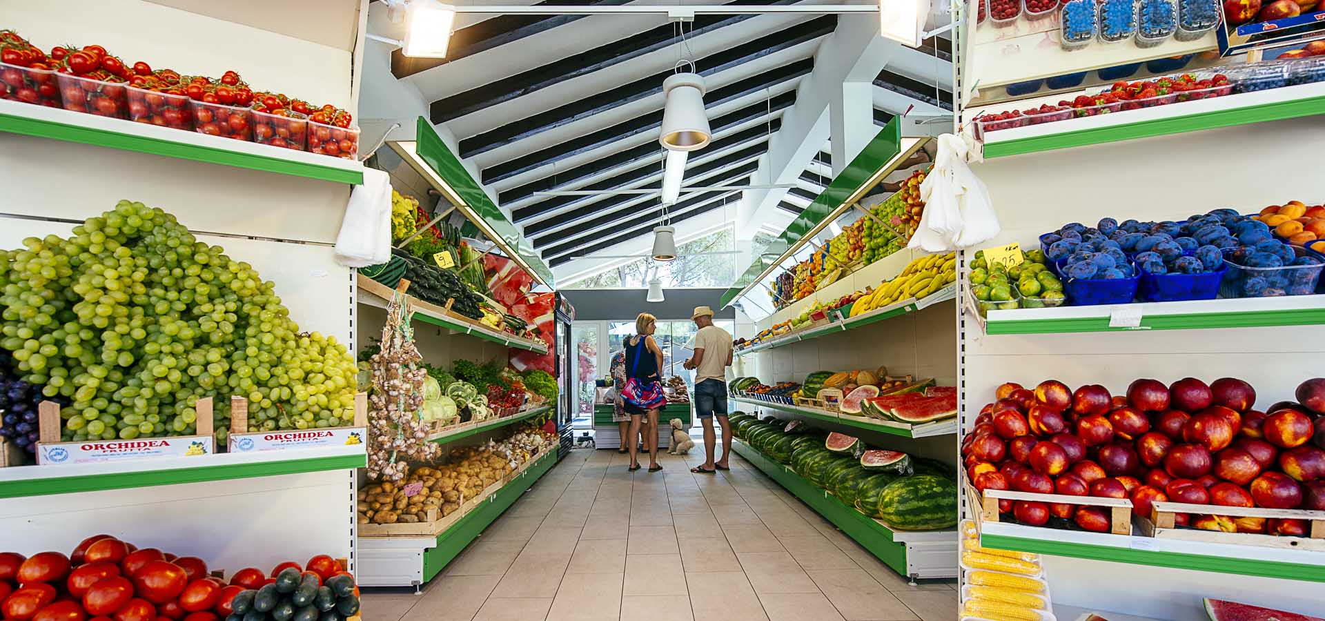 Offer of fresh fruits and vegetables Offer of fresh fruits and vegetables