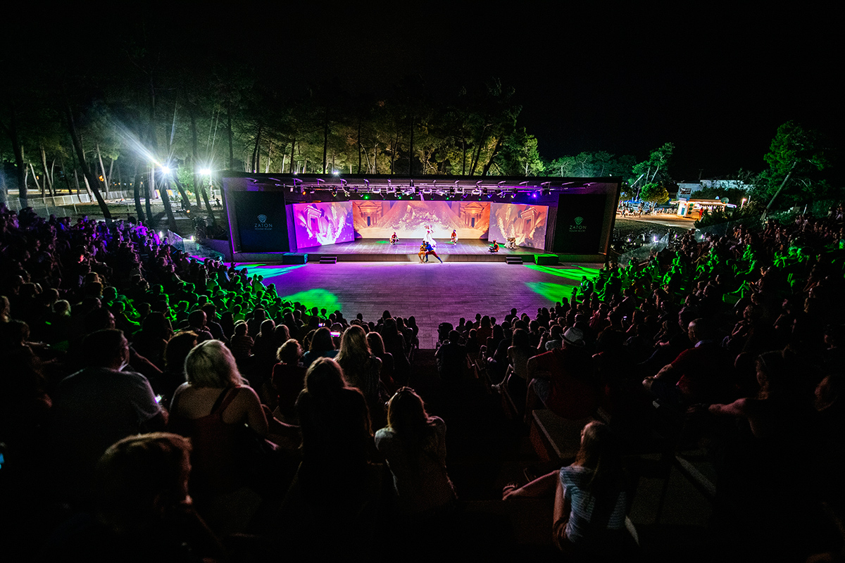 Evening performance with modern theater technology at Zaton Holiday Resort