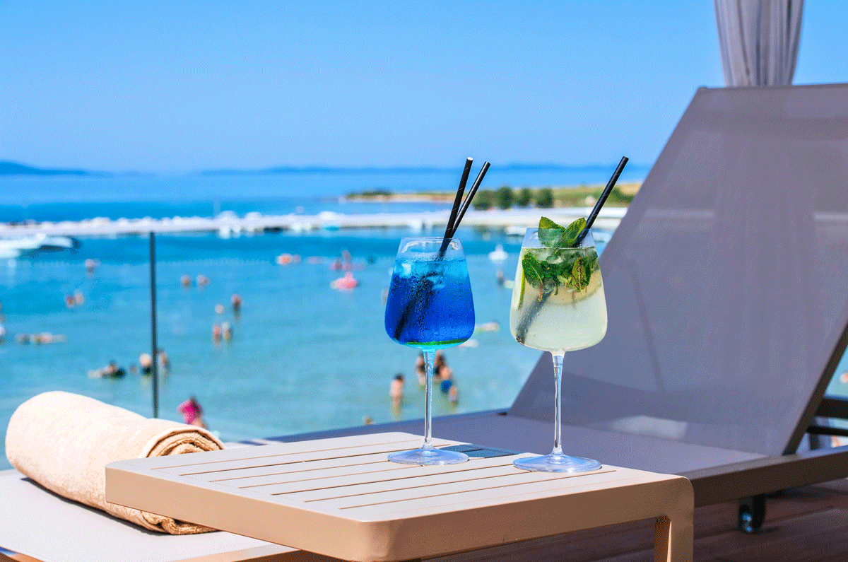 Erfrischende Cocktails im Zaton Holiday Resort