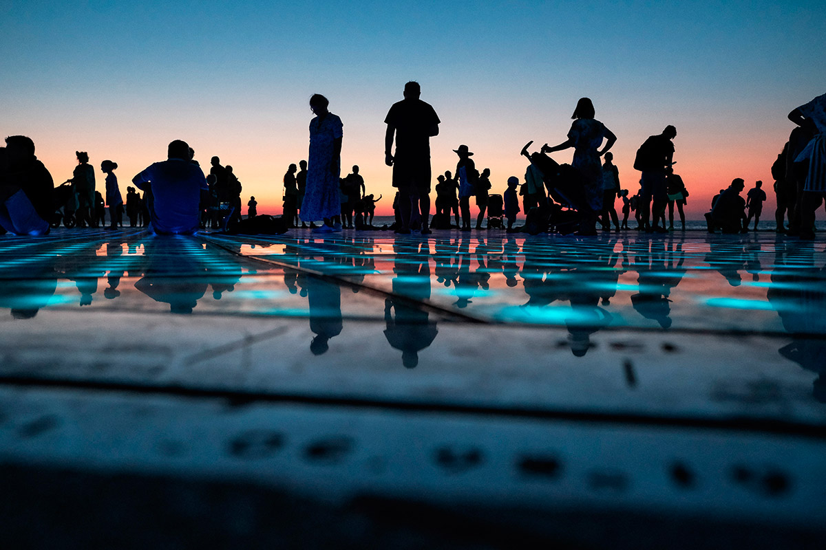 Der Sonnengruß bei Sonnenuntergang in Zadar