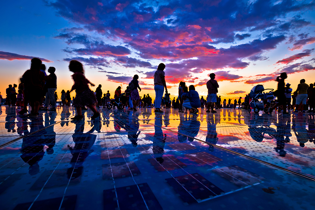 Wunderschöner Sonnenuntergang bei der Meeresorgel und dem Sonnengruß in Zadar