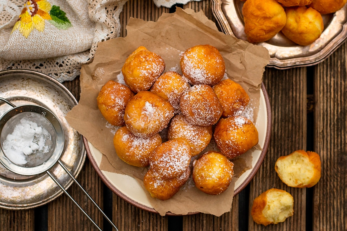 Fritule - traditionelles festliches Dessert in der Region Zadar