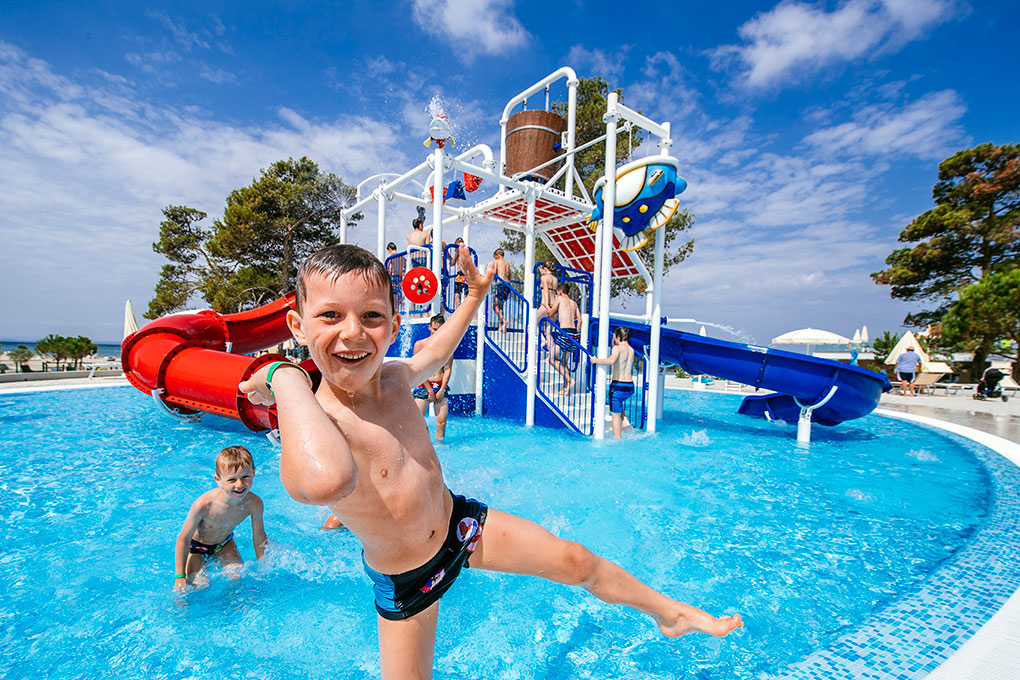 Spaß haben im Wasser in den Swimmingpools im Zaton Holiday Resort