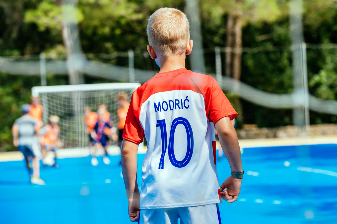 A young Modrić fan