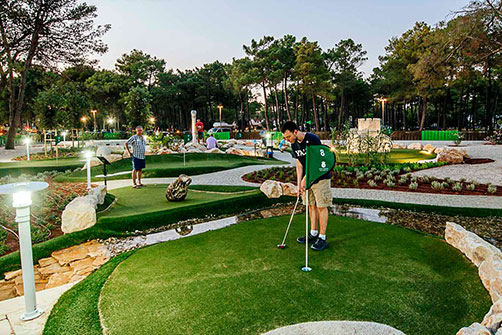 Adventure Golf in Zaton 