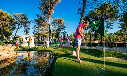 5 Gründe warum man in Zaton Mini Golf spielen soll