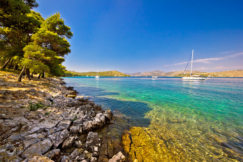 Sailing around the islands