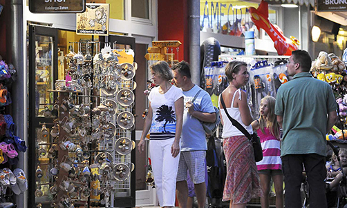 Find the ultimate reminder of Zaton holiday - souvenir shops and jewelry store